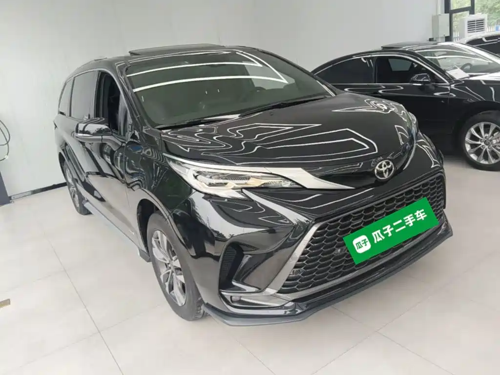 Granvia 2.5 L Hybrid Luxury