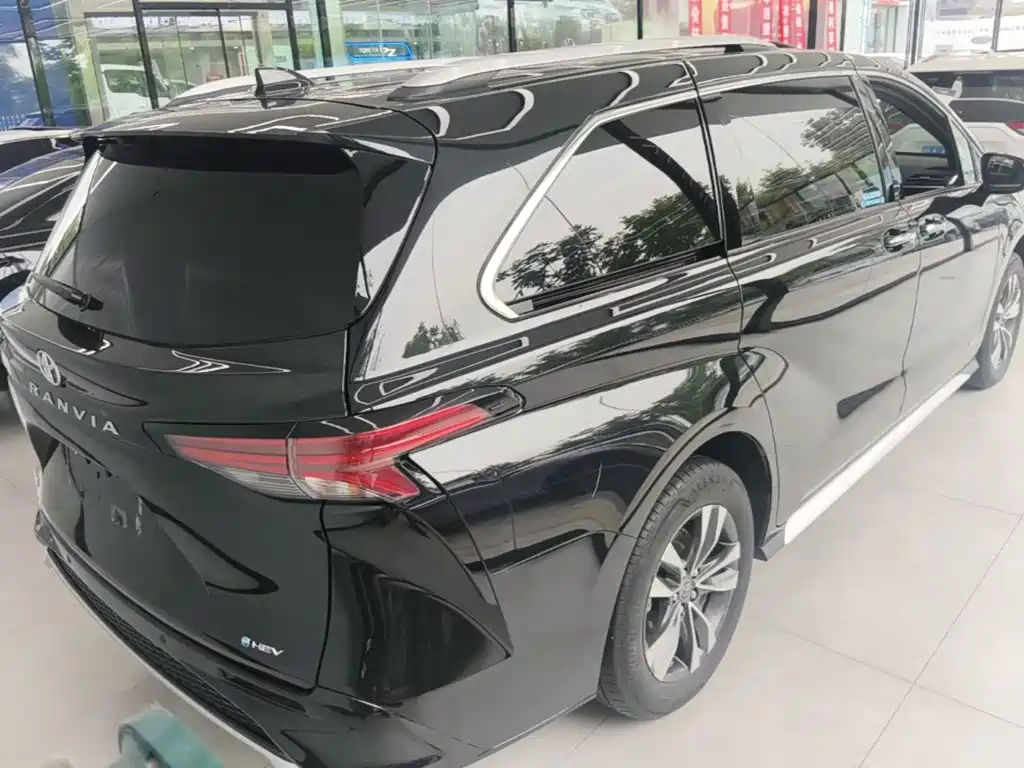 Granvia 2.5 L Hybrid Luxury