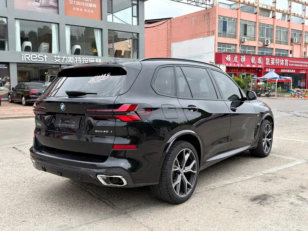 BMW X5 xDrive 30 Li Premium M Sport Night Package