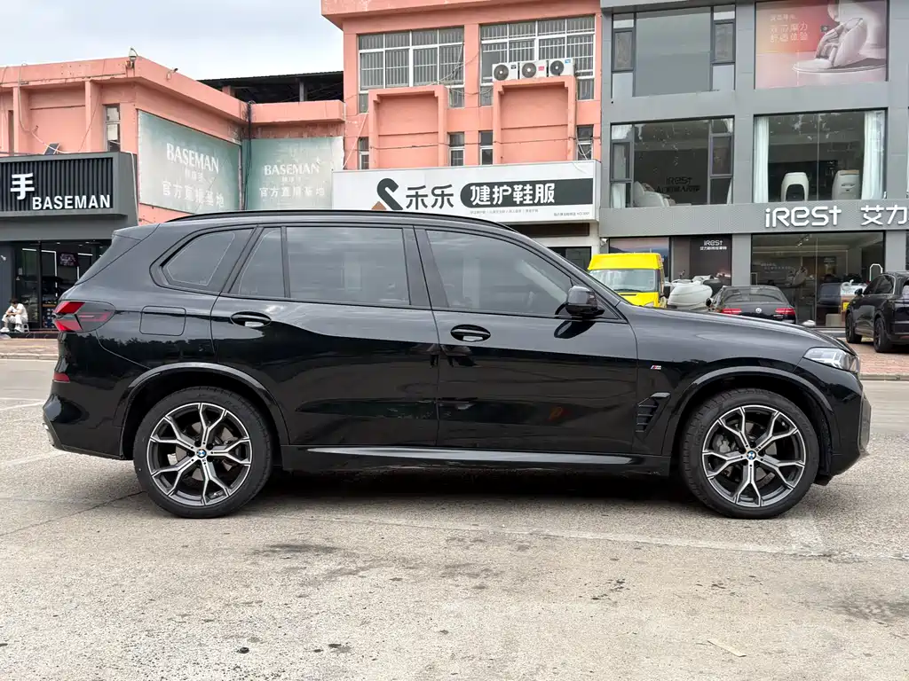 BMW X5 xDrive 30 Li Premium M Sport Night Package