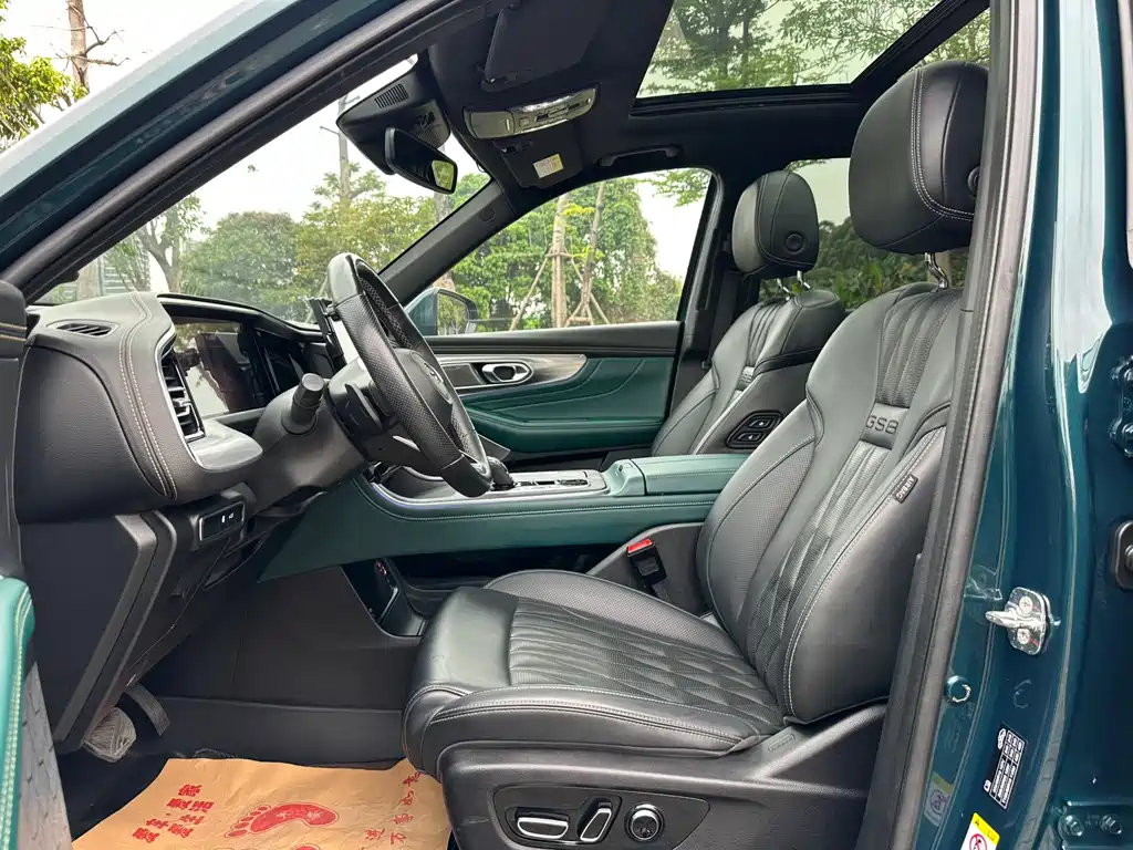 GAC Trumpchi GS8 Navigator Series 2.0 TGDI 2 WD Distinguished (7-seat)