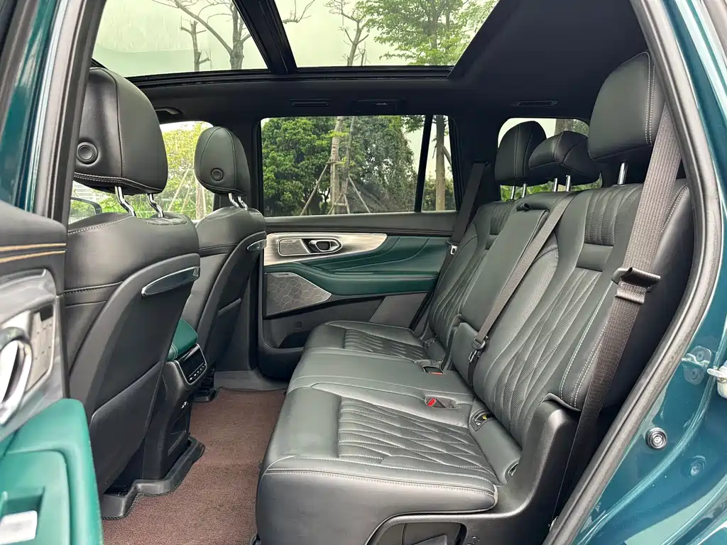 GAC Trumpchi GS8 Navigator Series 2.0 TGDI 2 WD Distinguished (7-seat)