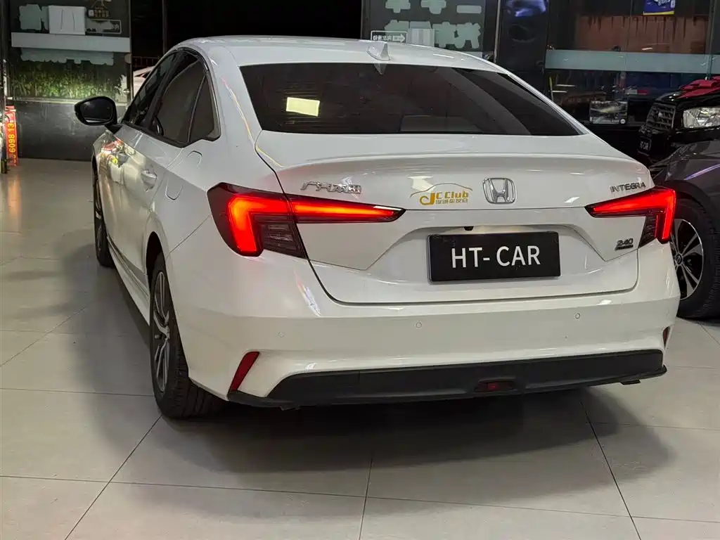 Integra 240 TURBO CVT Tech