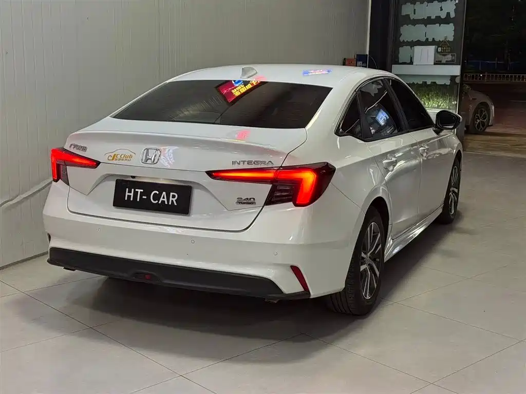Integra 240 TURBO CVT Tech