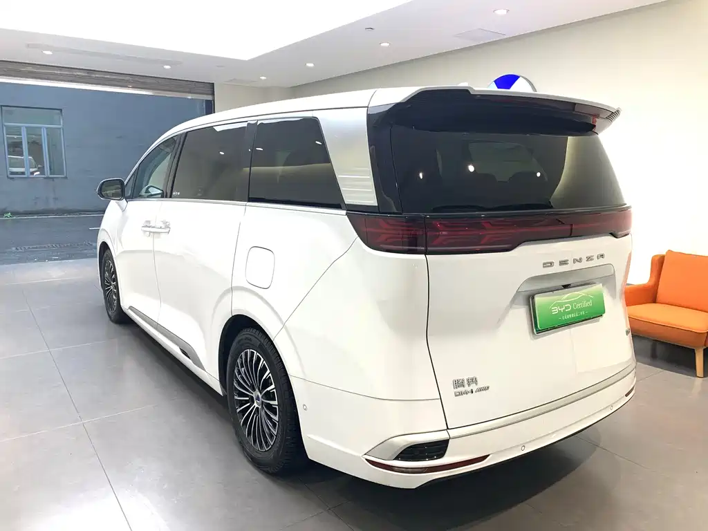 Denza D9 DM-i 970 4 WD Flagship