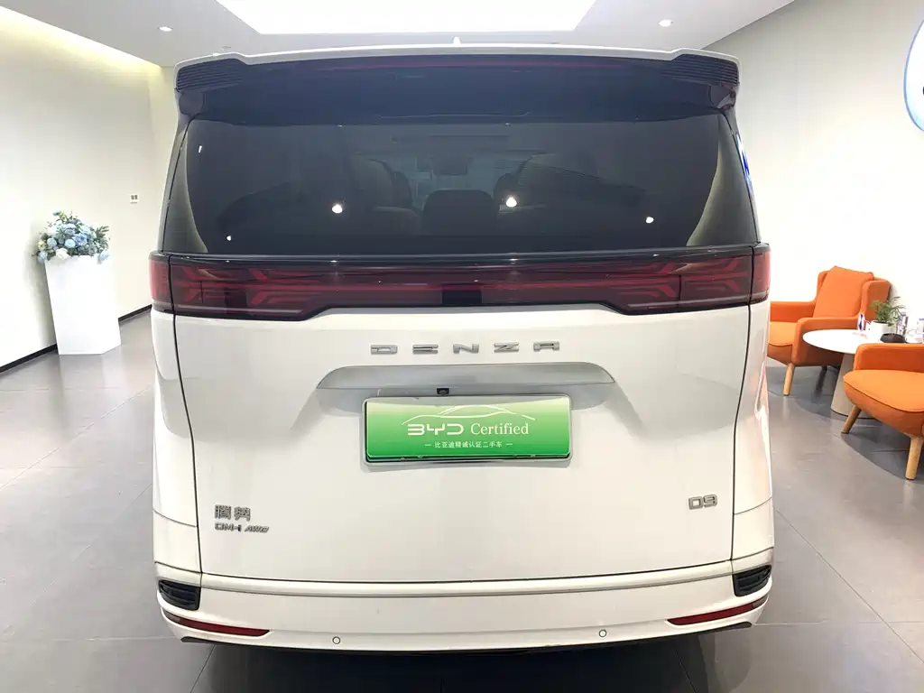 Denza D9 DM-i 970 4 WD Flagship