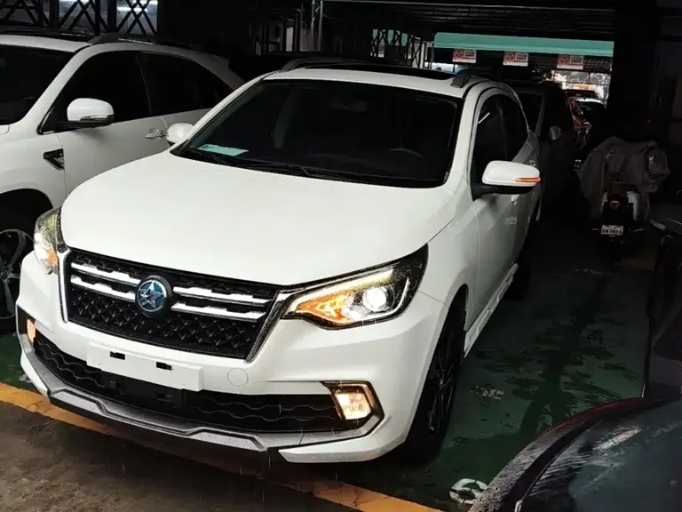 Venucia T70 2.0 L CVT Wise Enjoyment