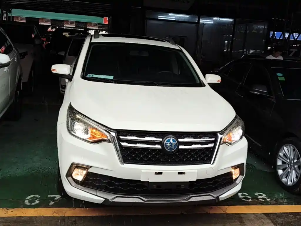 Venucia T70 2.0 L CVT Wise Enjoyment