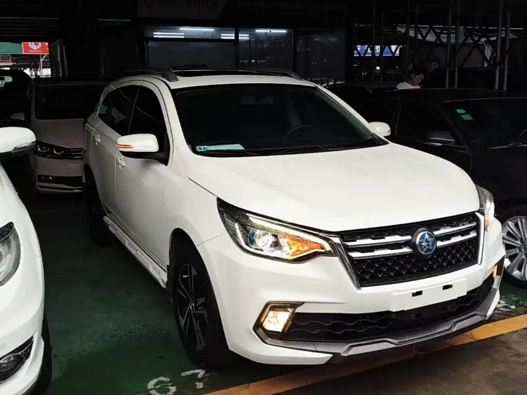 Venucia T70 2.0 L CVT Wise Enjoyment