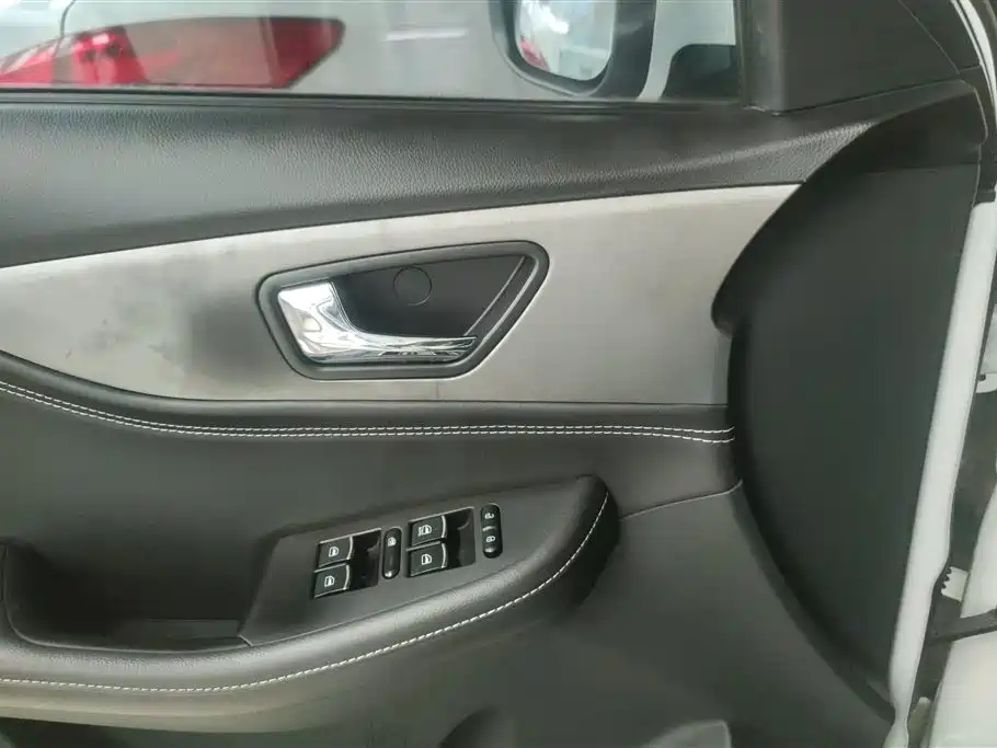 Fengguang S560 风光S560 2018款 升级款 1.8 L CVT智联型 5座