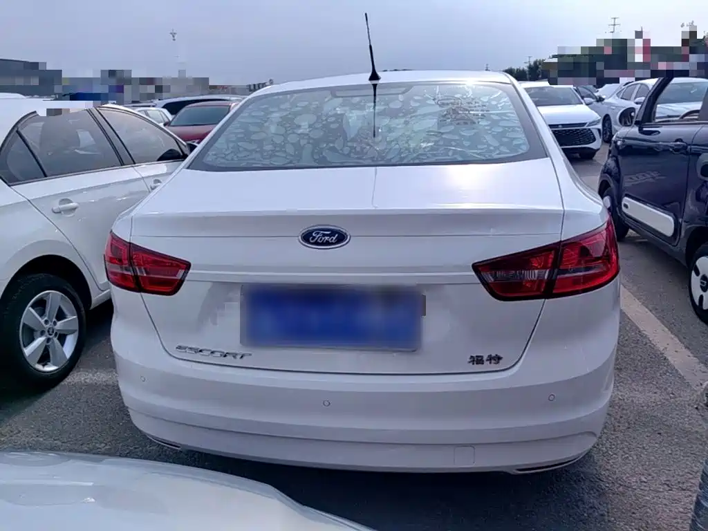 Escort 1.5 L Manual Comfort