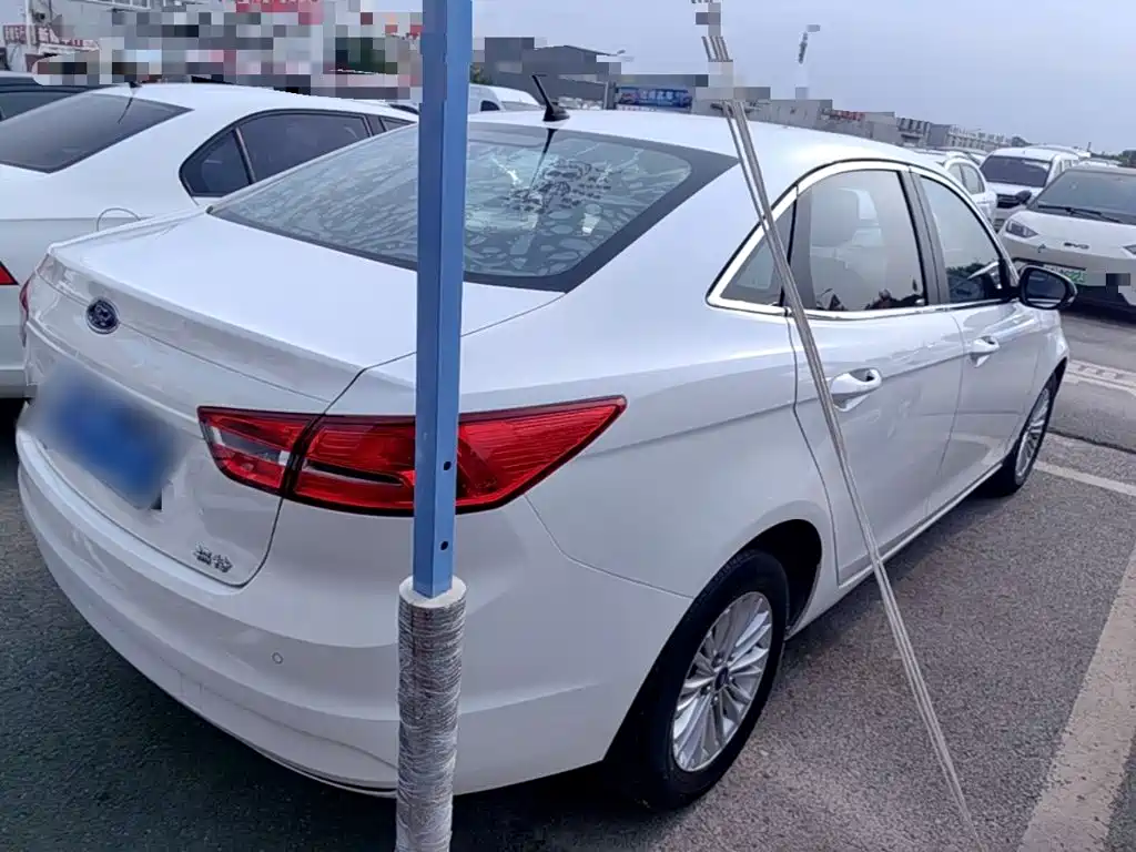 Escort 1.5 L Manual Comfort