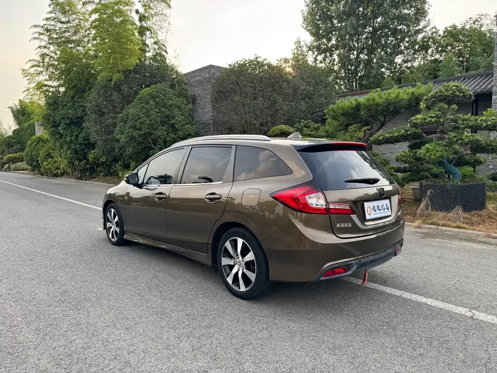 Jade 1.8 L Auto Comfort Elite 5-seat