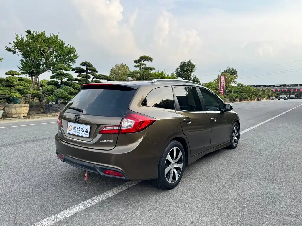 Jade 1.8 L Auto Comfort Elite 5-seat