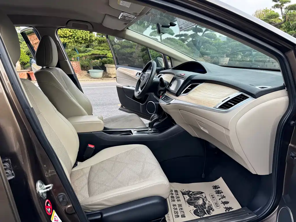 Jade 1.8 L Auto Comfort Elite 5-seat