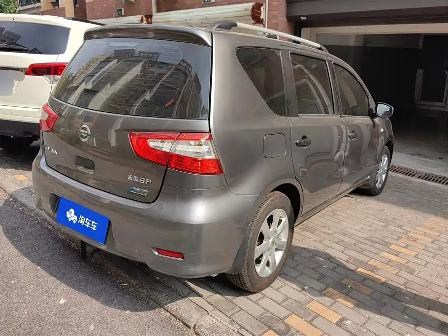 Livina 1.6 XE CVT Comfort