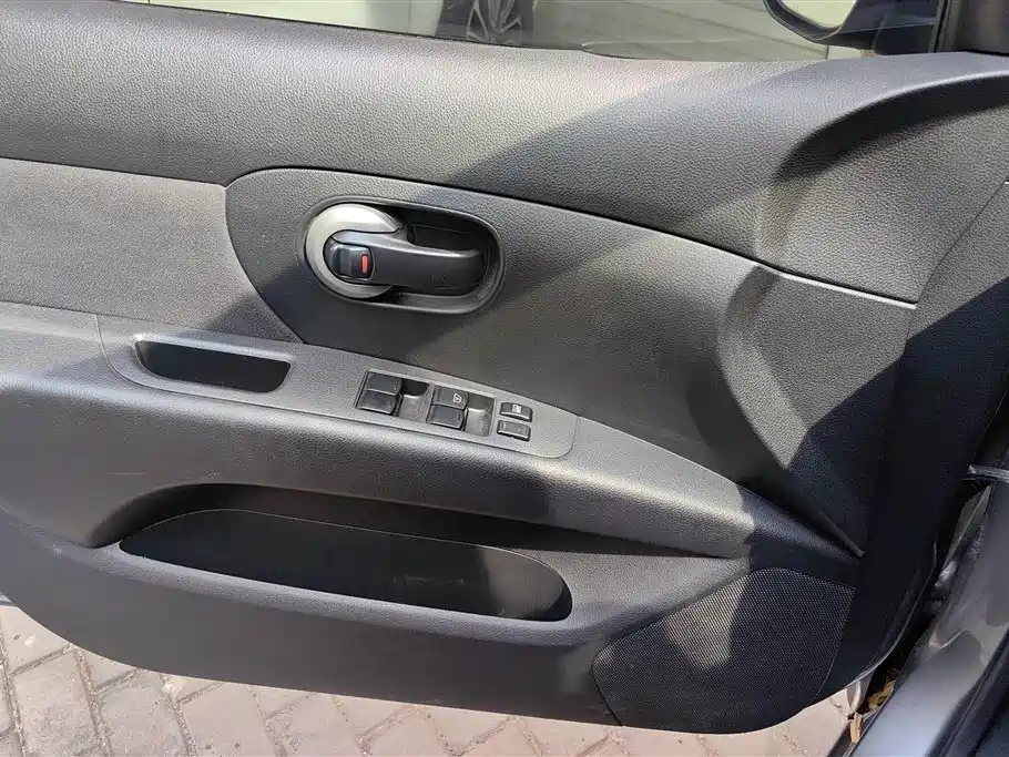 Livina 1.6 XE CVT Comfort
