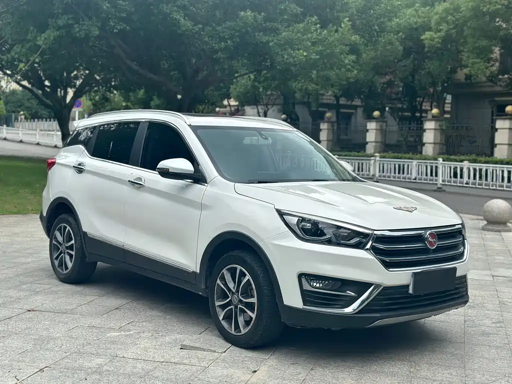 Hanteng X5 1.5 T CVT Luxury