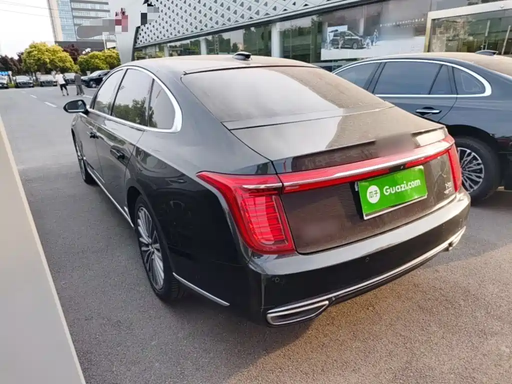 Hongqi H9 2.0 T Connected Flagship Enjoyment