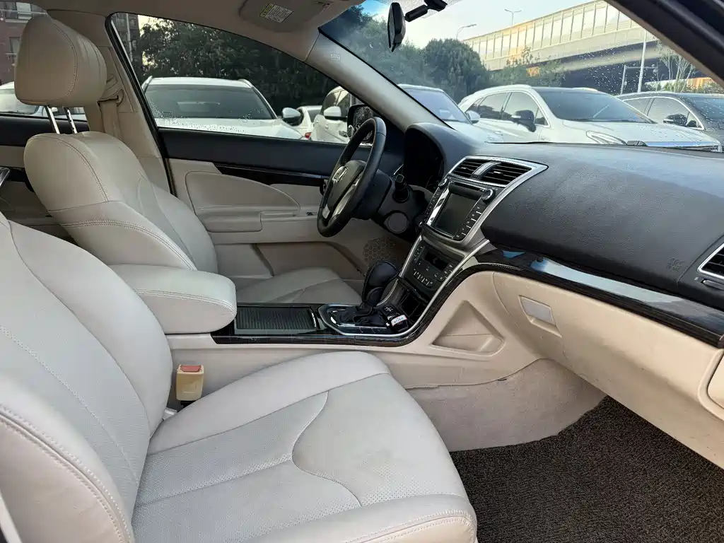 Raeton 睿骋 2013款 1.8 T 自动尊贵型 国IV