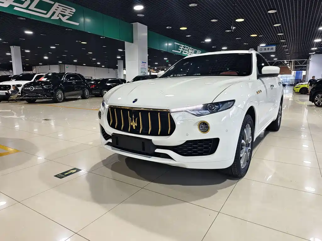 Levante 3.0 T Standard CN-V