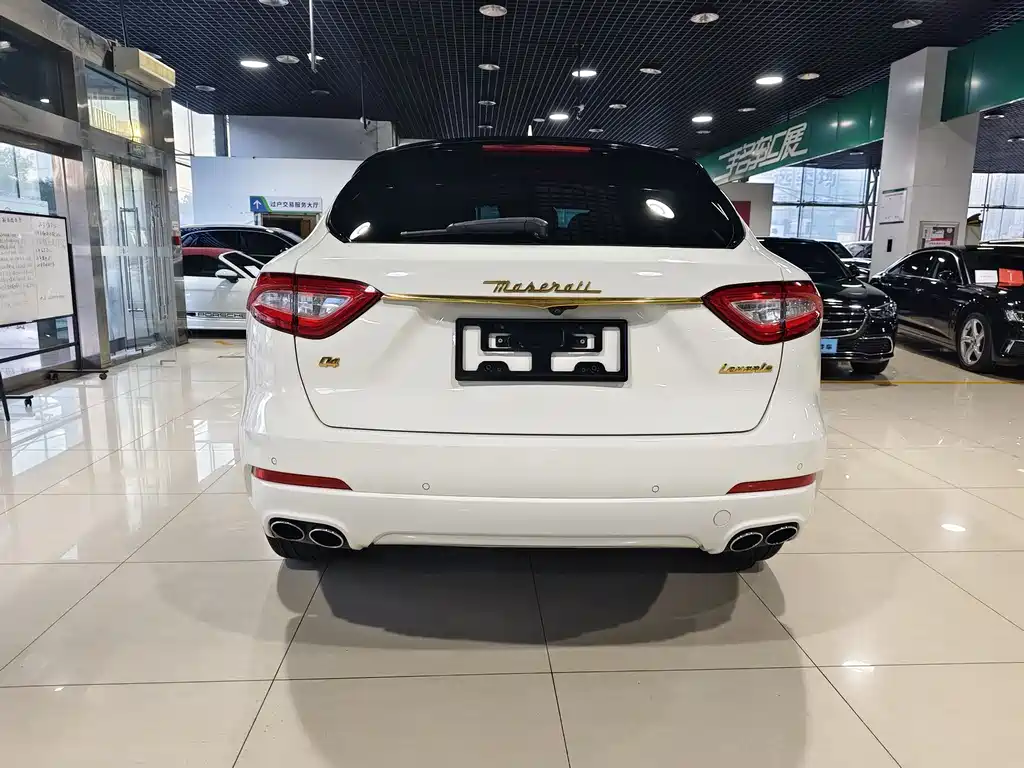 Levante 3.0 T Standard CN-V