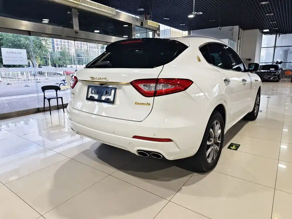 Levante 3.0 T Standard CN-V