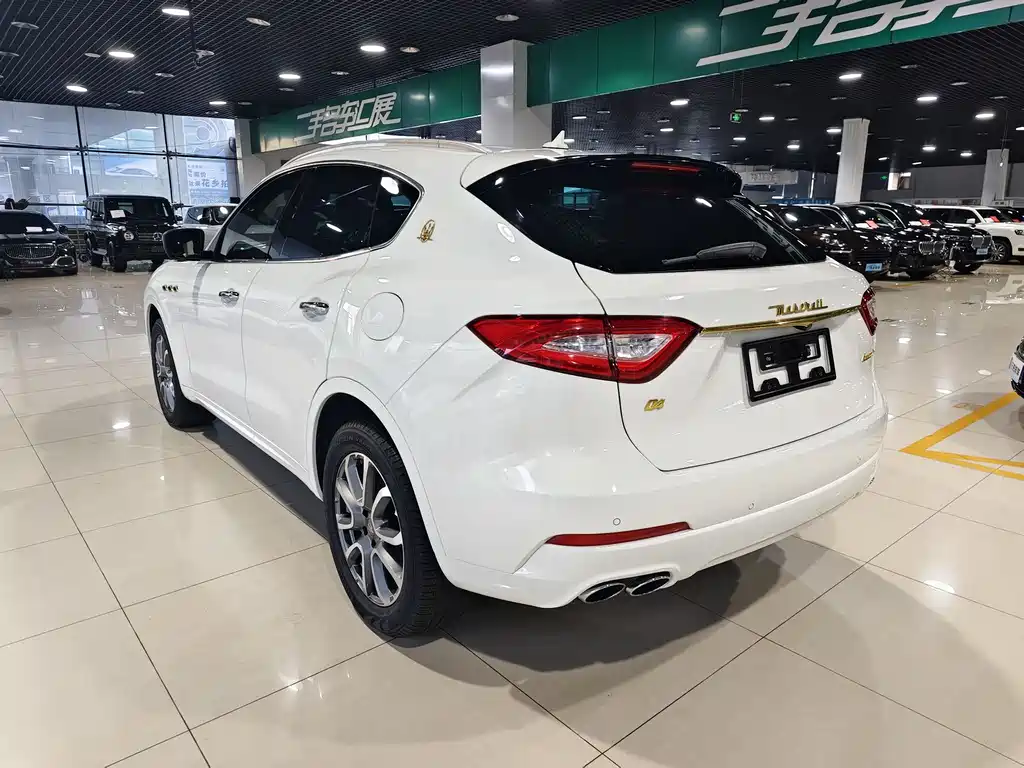 Levante 3.0 T Standard CN-V