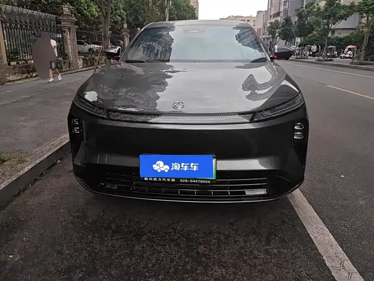 Dongfeng Fengshen L8 185 KM Dream