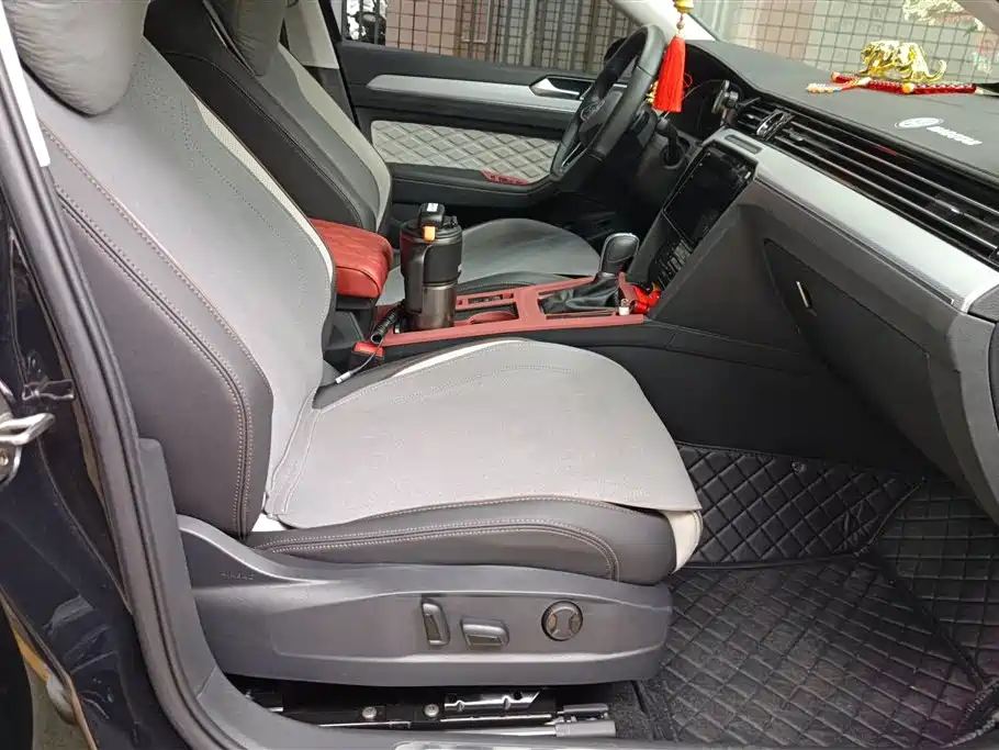 Magotan 200 10 K Commemorative 330 TSI DSG Luxury