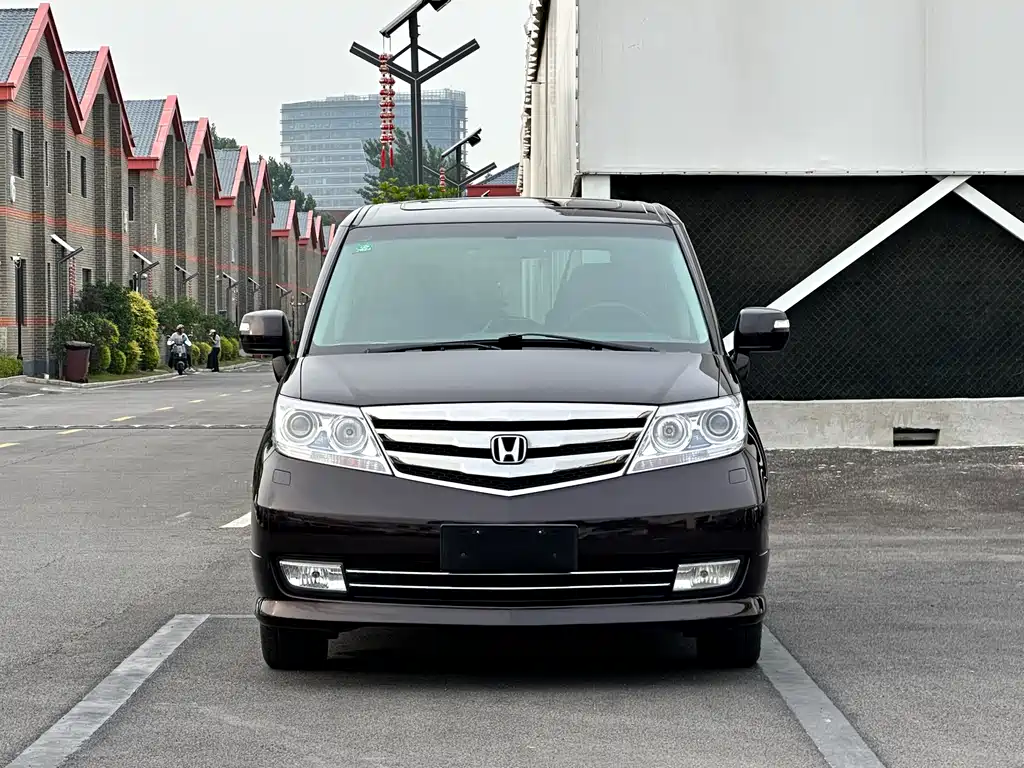 Elysion 2.4 L VTi-S Distinguished
