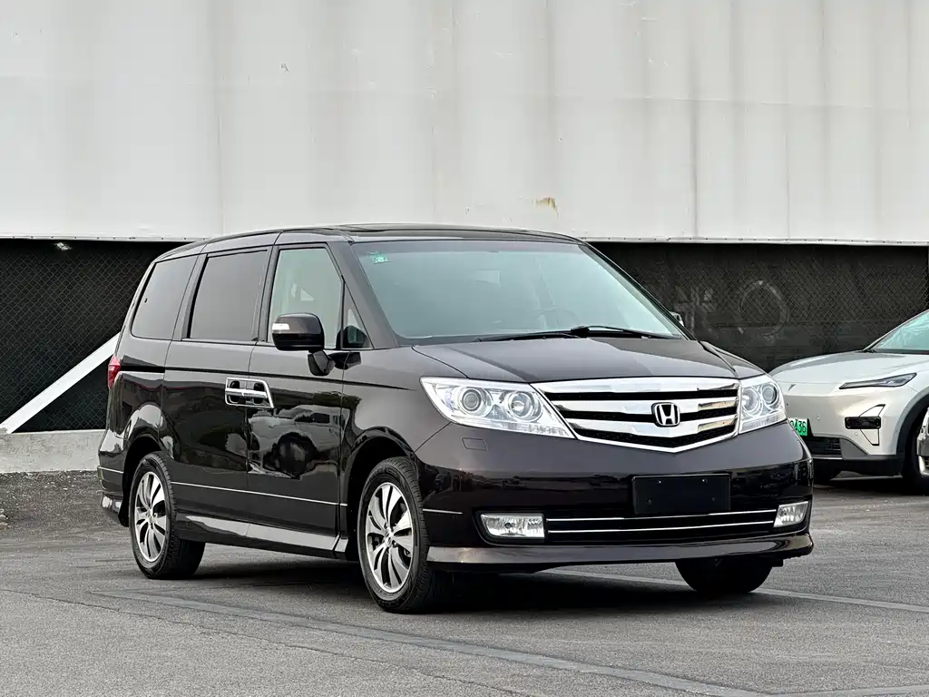 Elysion 2.4 L VTi-S Distinguished