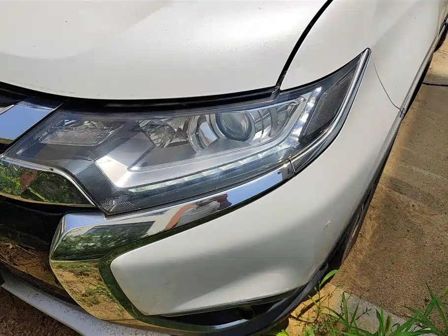 Outlander 2.0 L 2 WD Glory 5-seat