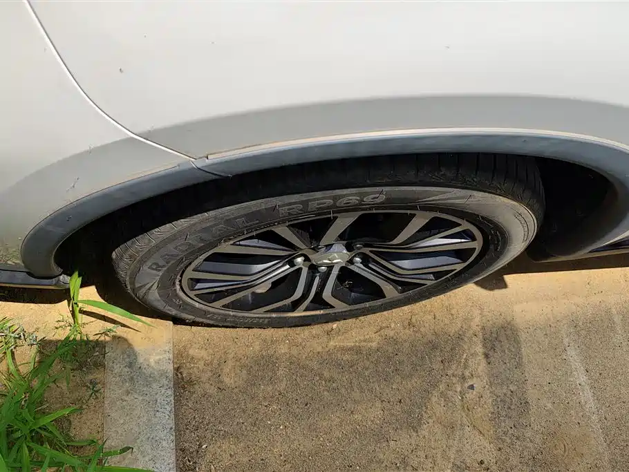 Outlander 2.0 L 2 WD Glory 5-seat