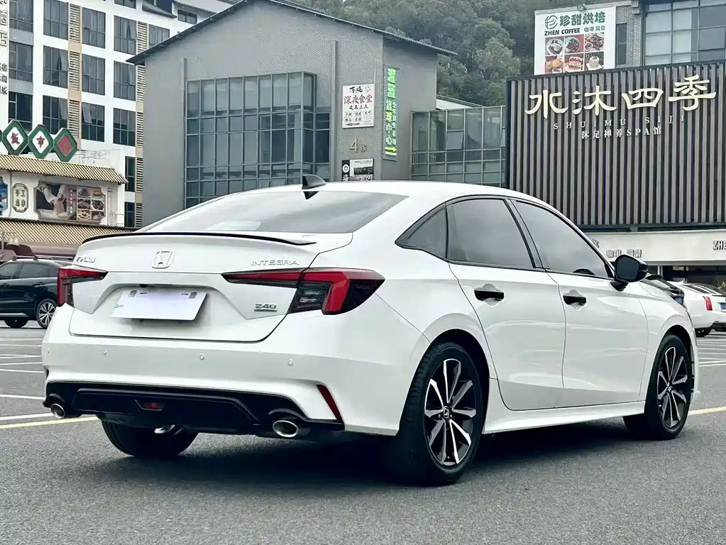 Integra 240 TURBO CVT Phantom Night · Luxury