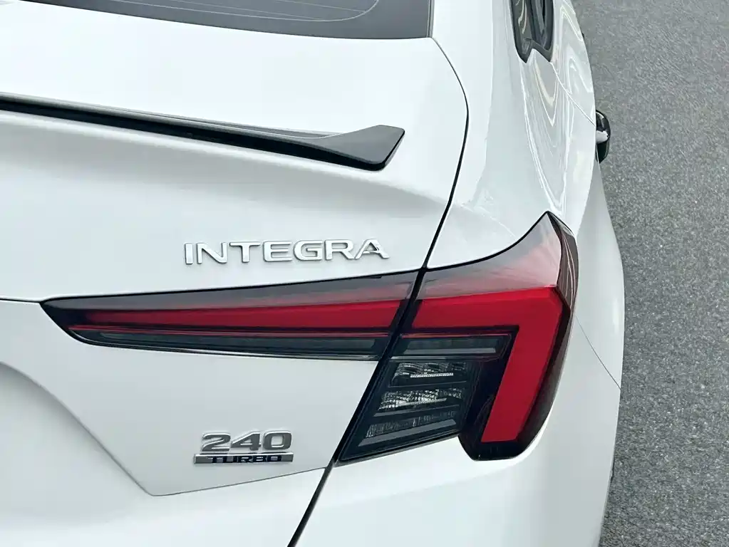 Integra 240 TURBO CVT Phantom Night · Luxury