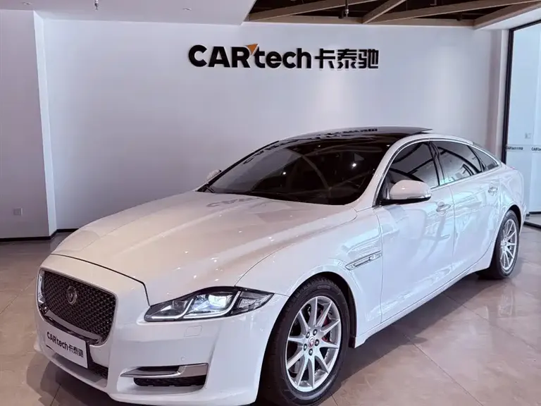 Jaguar XJ XJL 2.0 T 2 WD Graceful Business