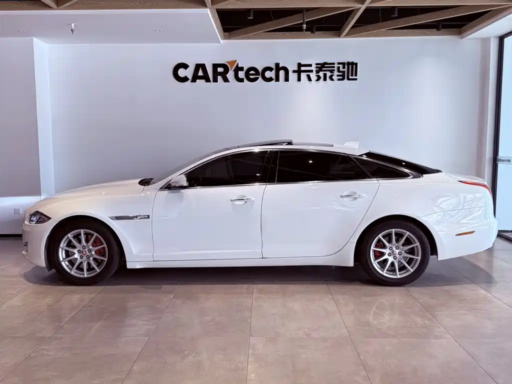 Jaguar XJ XJL 2.0 T 2 WD Graceful Business