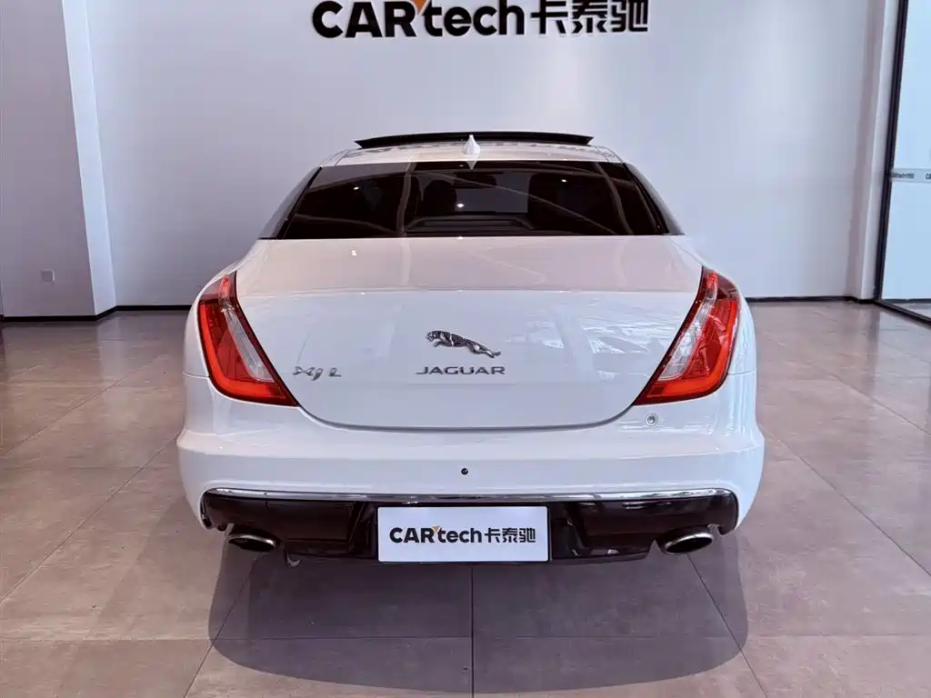 Jaguar XJ XJL 2.0 T 2 WD Graceful Business