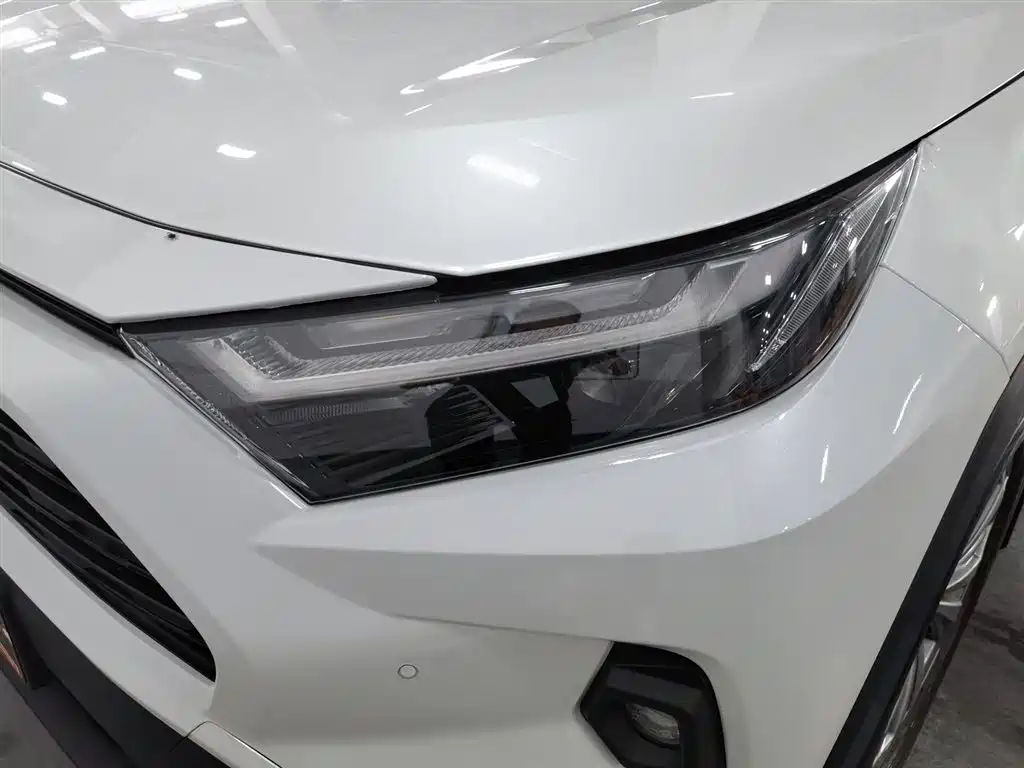 RAV4 Dual Engine 2.5 L E-CVT 2 WD Elite Plus