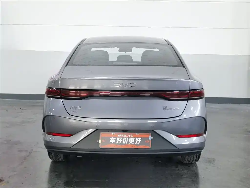 Qin PLUS DM-i Smart Drive 55 KM Leading