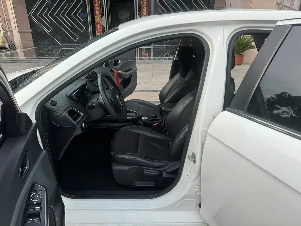 Escort Happy 1.5 L Auto Fashion