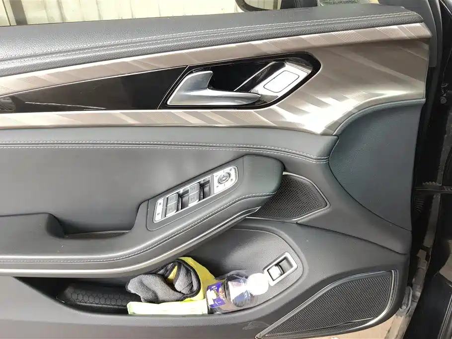 Hongqi H9 2.0 T Connected Flagship Enjoyment