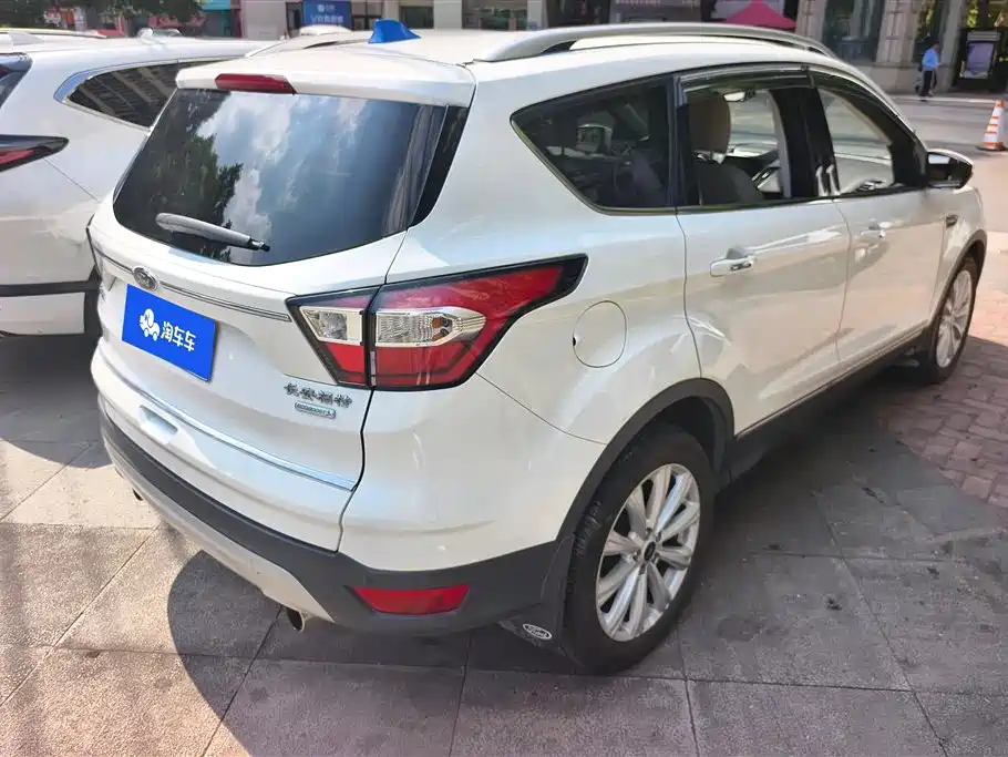 Kuga EcoBoost 180 2 WD Grand Wing