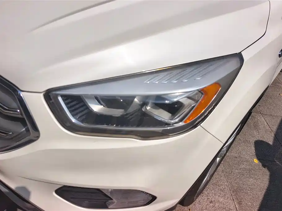 Kuga EcoBoost 180 2 WD Grand Wing
