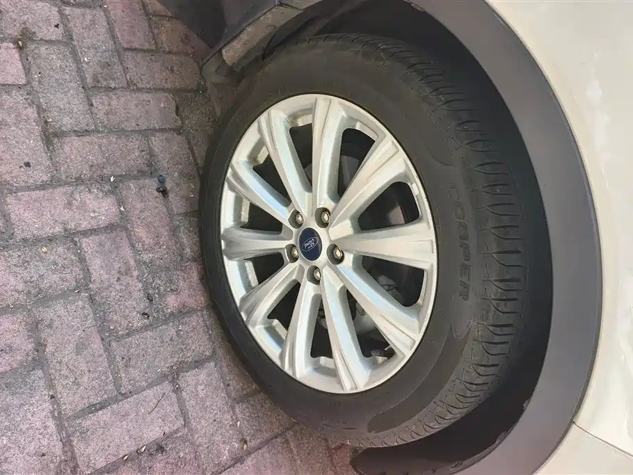 Kuga EcoBoost 180 2 WD Grand Wing