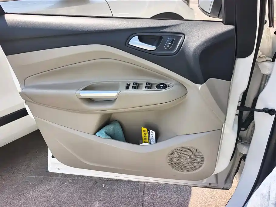 Kuga EcoBoost 180 2 WD Grand Wing