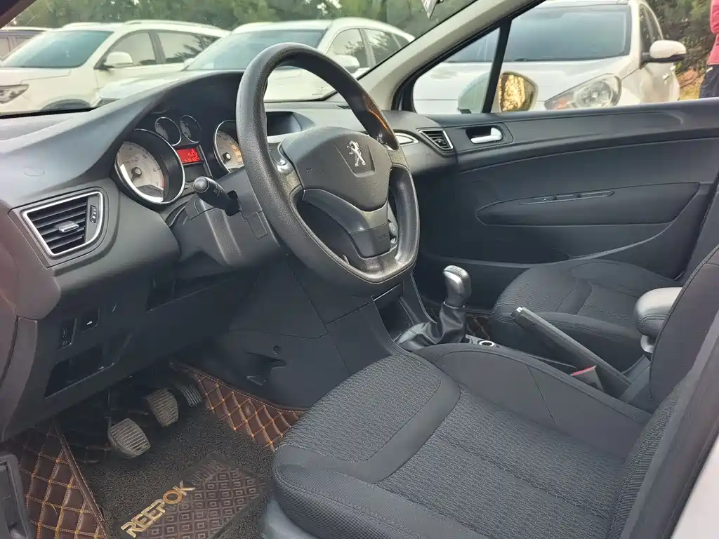 Peugeot 308 Pleasure Classic 1.6 L Manual Superior Style