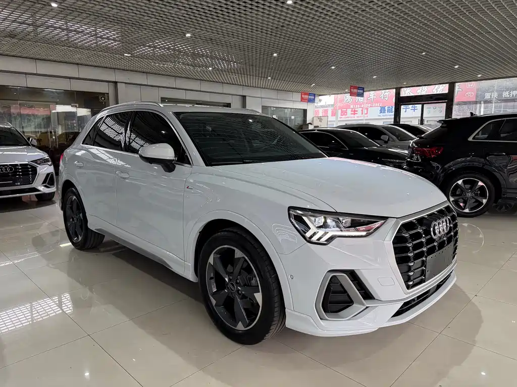 Audi Q3 35 TFSI Fashion Dynamic (1.4 T)