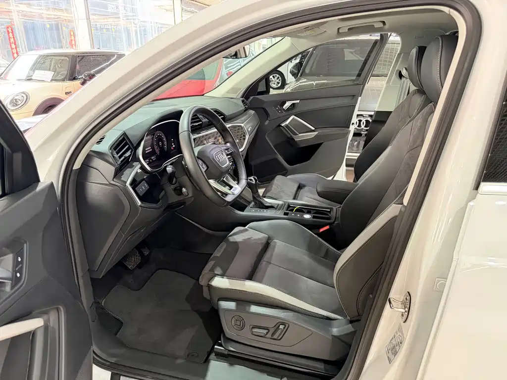 Audi Q3 35 TFSI Fashion Dynamic (1.4 T)